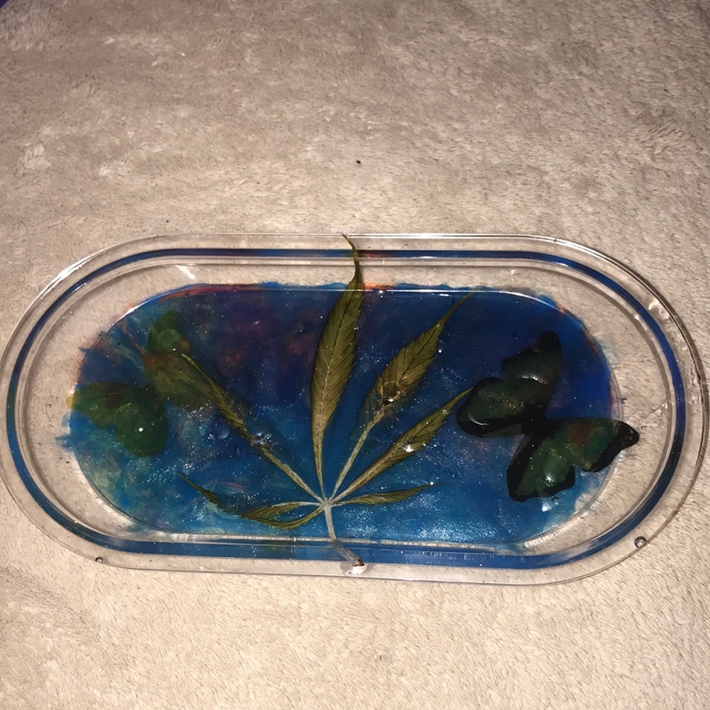 Epoxy resin soap dish / tray Created by @jfone8 Jennifer Fone 💕